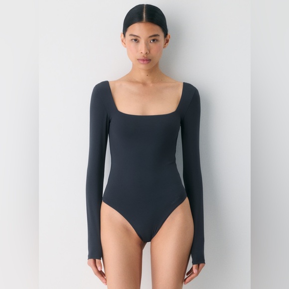 Babaton Aritzia Black Square Neck Long Sleeve Bodysuit Size S - Picture 16 of 16